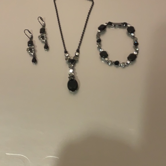 Black stone and crystal jewelry set - Picture 6 of 11